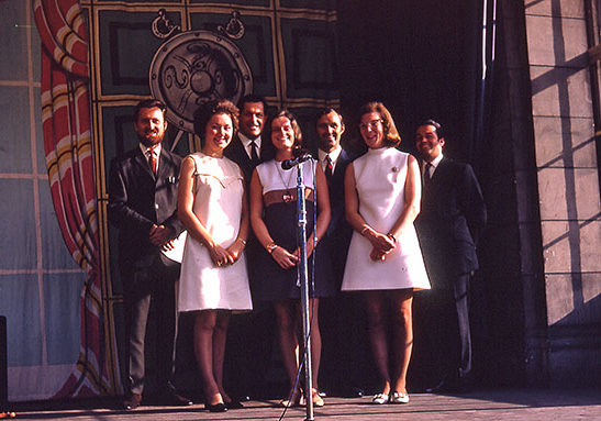 5. Singers in the Ross Bandstand - left to right - Bernard Howard, Dorothy Nash, Douglas Lawrence, Rosemary Barker, Ronnie Donaldson, Lesley Walker, George Nash