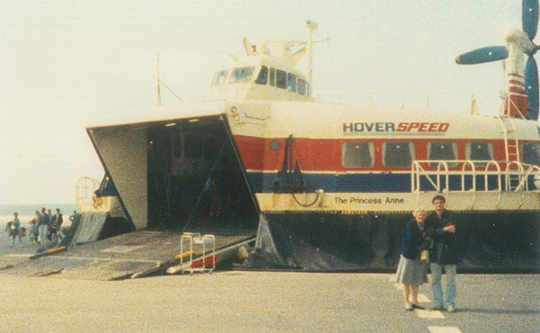 Channel hovercraft